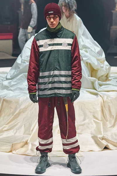 Look 19